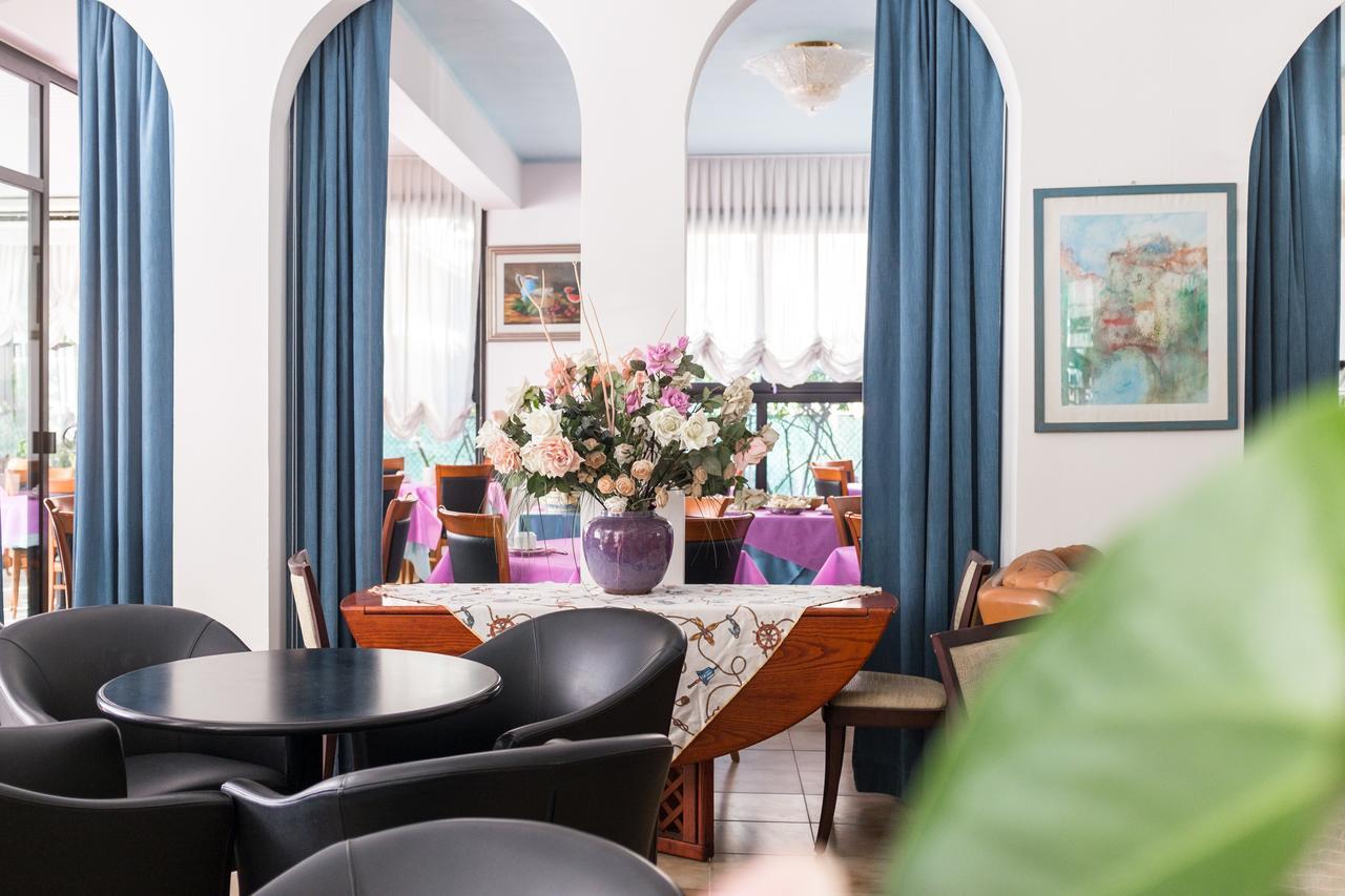 Hotel Barbiani Rimini Kültér fotó