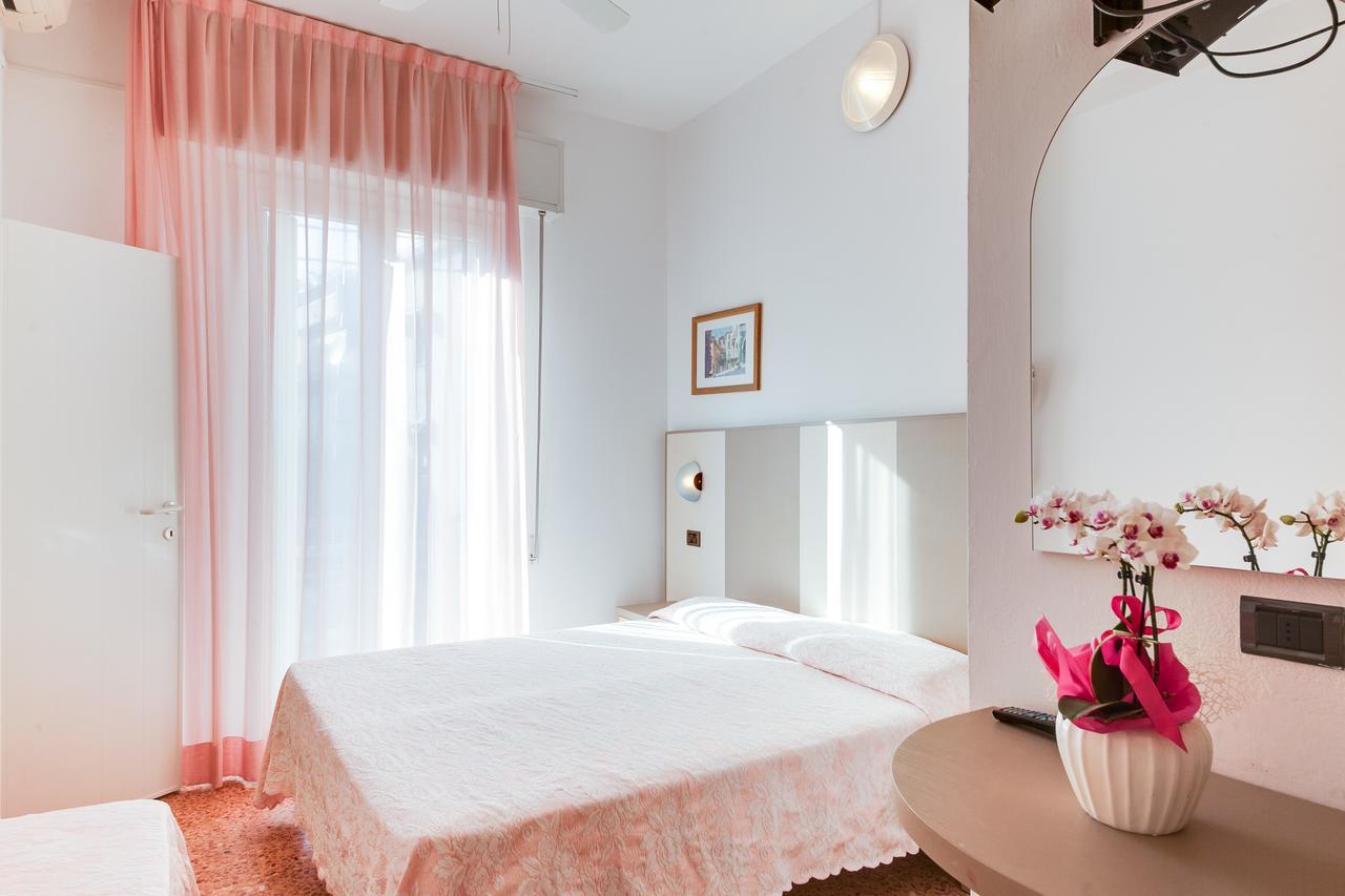Hotel Barbiani Rimini Kültér fotó