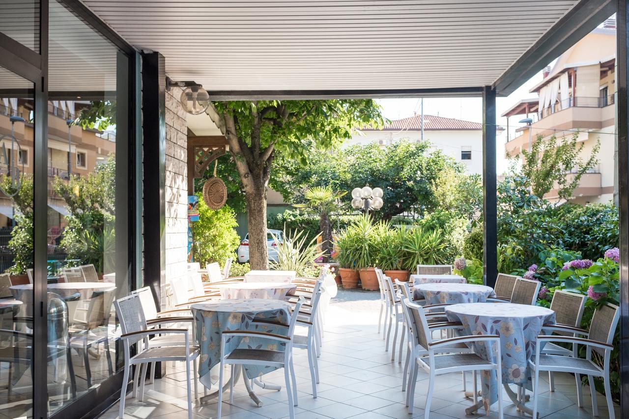 Hotel Barbiani Rimini Kültér fotó