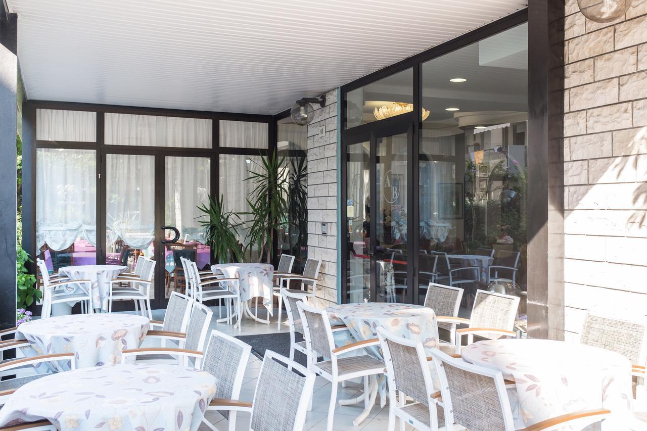 Hotel Barbiani Rimini Kültér fotó